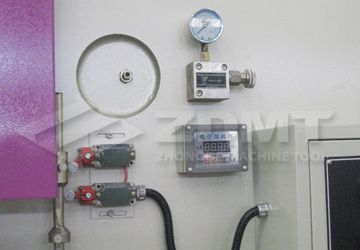 上滑塊行程電動(dòng)調(diào)節(jié),數(shù)字顯示.jpg 上滑塊行程電動(dòng)調(diào)節(jié),數(shù)字顯示.jpg