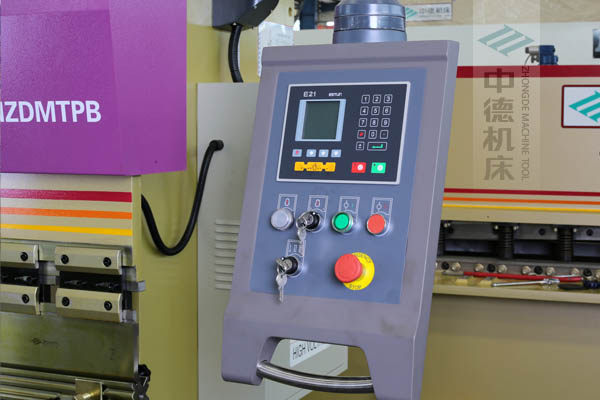ZDP-4022機(jī)床采用E21數(shù)控系統(tǒng).jpg ZDP-4022機(jī)床采用E21數(shù)控系統(tǒng).jpg