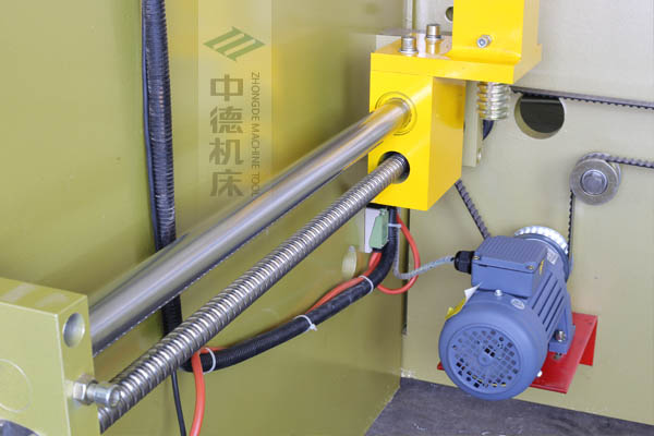 ZDP-4022高精度x軸結(jié)構(gòu),采用滾珠絲桿,精度高無(wú)游隙.jpg ZDP-4022高精度x軸結(jié)構(gòu),采用滾珠絲桿,精度高無(wú)游隙.jpg