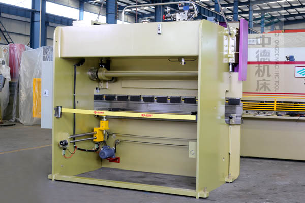 ZDP-4022機(jī)床背面.jpg ZDP-4022機(jī)床背面.jpg