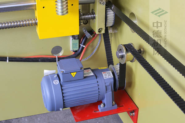 ZDP-4022強(qiáng)扭矩電機(jī),后退料迅速,鋼絲同步帶精確更靜音.jpg ZDP-4022強(qiáng)扭矩電機(jī),后退料迅速,鋼絲同步帶精確更靜音.jpg
