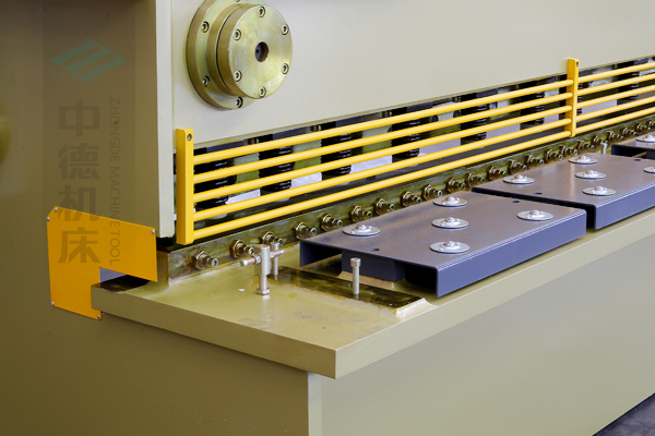 ZDG-640滾珠前托料及穿透型防護欄.jpg ZDG-640滾珠前托料及穿透型防護欄.jpg