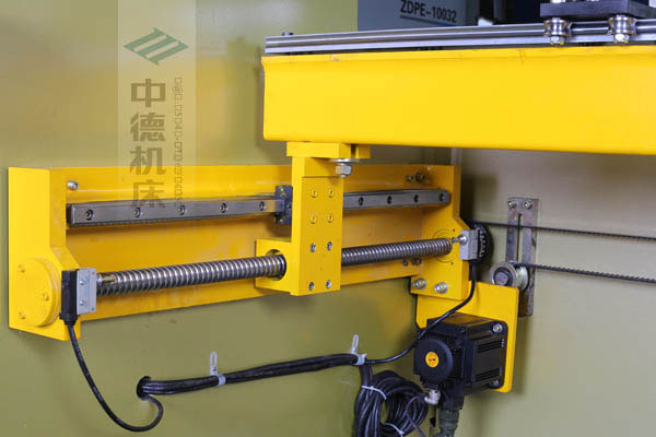 ZDPK-10032X軸配有滾珠絲桿及直線導(dǎo)軌,大功率伺服電機(jī),鋼絲同步帶,能顯著提升X軸定位精度及速度 ZDPK-10032X軸配有滾珠絲桿及直線導(dǎo)軌,大功率伺服電機(jī),鋼絲同步帶,能顯著提升X軸定位精度及速度