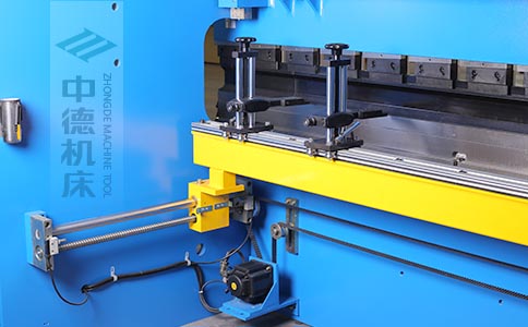 ZDPK-10025高精度滾珠絲桿后檔料結構,可調式檔指,手搖升降,可適應不同模具;橫梁雙線軌設計,零游隙.jpg ZDPK-10025高精度滾珠絲桿后檔料結構,可調式檔指,手搖升降,可適應不同模具;橫梁雙線軌設計,零游隙.jpg