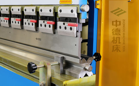 ZDPK-16032-標配高精度模具快夾,換模速度快5倍.jpg ZDPK-16032-標配高精度模具快夾,換模速度快5倍.jpg